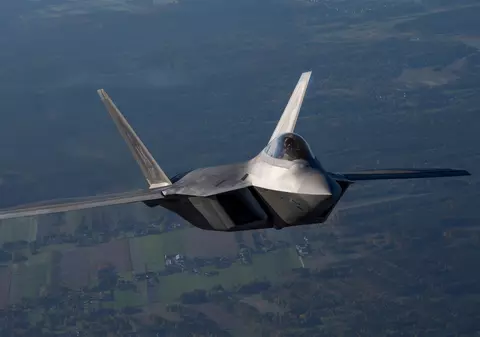 Un „obiect neidentificat”, doborât de un avion american deasupra Canadei. Este al doilea astfel de incident în 24 de ore