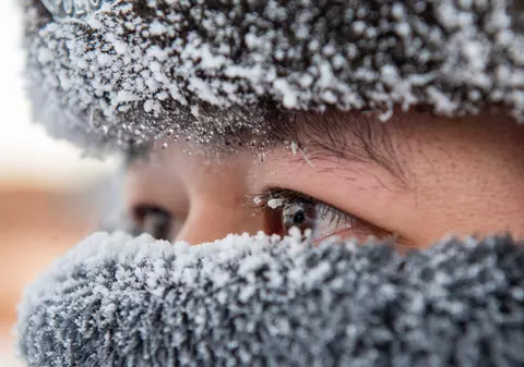 Cum arată un bloc din China, după ce un rezident a uitat ușa deschisă la -40 de grade Celsius - VIDEO