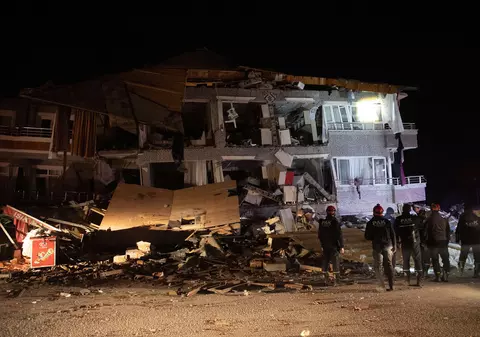 Turcia, zguduită din nou de cutremure, la două săptămâni după seismele devastatoare. Mai multe clădiri s-au prăbușit