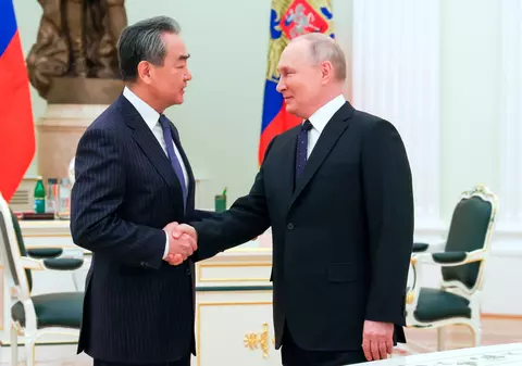 Putin a discutat cu şeful diplomaţiei chineze planul de pace pentru Ucraina propus de Beijing. Ce ar conține acesta