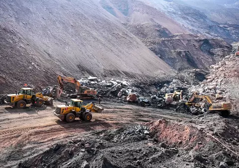 Șase morți și 47 de dispăruți după surparea unei mine de cărbune în China