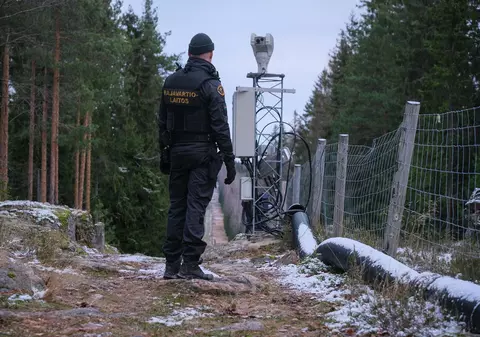 Finlanda a început să ridice gardul metalic de la frontiera cu Rusia, care se va întinde pe 200 de kilometri