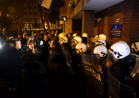 Protestele naționaliste din Serbia sporesc tensiunile cu privire la influența Rusiei în statul din Balcani