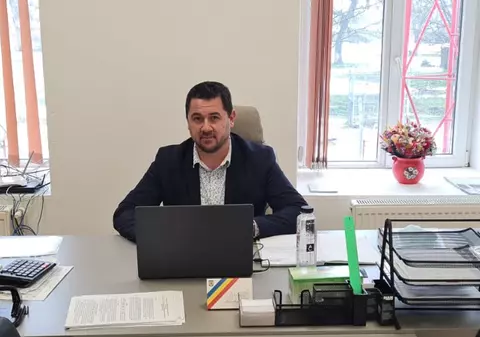 Primarul unei comune din Giurgiu, acuzat că a dat elevii unei școli afară din tabără ca să meargă el și familia sa