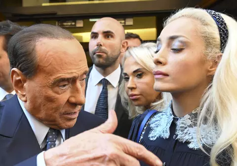 Fostul premier italian Silvio Berlusconi, un apropiat al lui Vladimir Putin, și soția sa caută o vilă dotată cu buncăr antiatomic