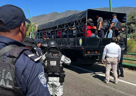 Peste 340 de migranți au fost găsiți în Mexic într-o remorcă de camion abandonată
