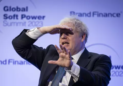 Întrebarea fostului premier Boris Johnson pentru specialiștii săi, în pandemie: „Poți ucide COVID dacă îți bagi uscătorul de păr pornit în nas?”