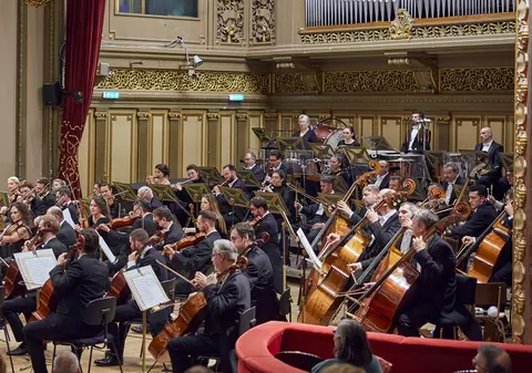 Orchestra Filarmonicii „George Enescu” Botoșani, spectacol memorabil în Dubai. Cătălin Botezatu a fost prezent la eveniment
