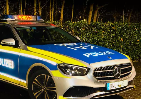 Român de 69 de ani, beat, arestat în Germania, după ce a vrut să dea cu mașina peste un polițist. Agenții i-au confiscat vehiculul