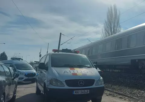 O femeie a fost lovită mortal de un tren, la Buzău. Traficul feroviar este blocat