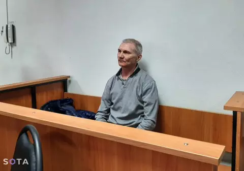 Câți ani de închisoare a primit tatăl Mașei, eleva rusă de 12 ani care a făcut la școală un desen împotriva războiului. Bărbatul a fugit înainte de verdict