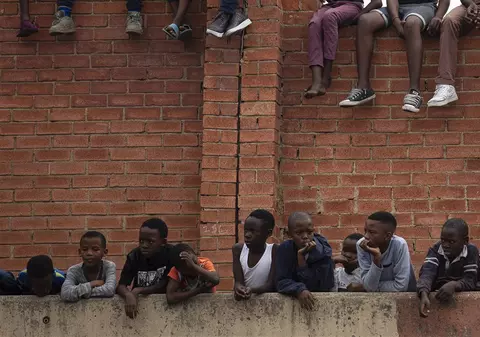 Sărăcia extremă poate fi eradicată la nivel global până în 2050 - raport