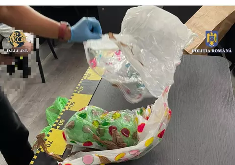 Minoră din Suceava, constrânsă de dealeri să întrețină relații sexuale în schimbul dozelor de care era dependentă