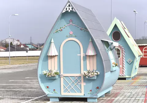 Peste o sută de mii de euro cheltuită pentru figurinele şi căsuţele din Târgul de Paşte de la Craiova. Prinţesa e cea mai scumpă - 6.000 de euro