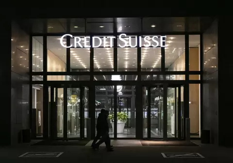 Credit Suisse ia un împrumut de 50 de miliarde de franci de la Banca Centrală Elvețiană, după prăbușirea prețului acțiunilor