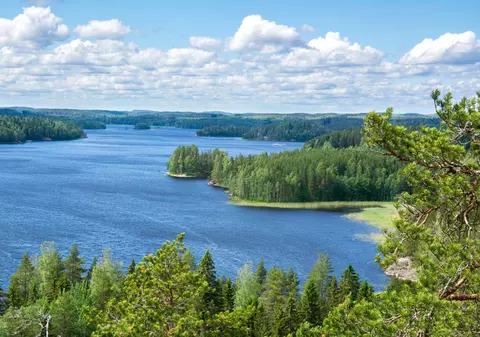 Cea mai fericită țară oferă cursuri gratuite de „fericire” pentru zece turiști. Zborul și cazarea, incluse