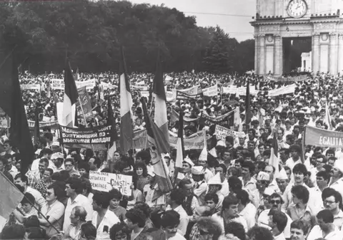 Limba română a devenit în cele din urmă limba oficială în Republica Moldova, dar acesta e doar un început. Ce moștenire are țara de lăsat în urmă