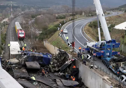 Un român a murit în tragedia feroviară din Grecia, a anunțat MAE