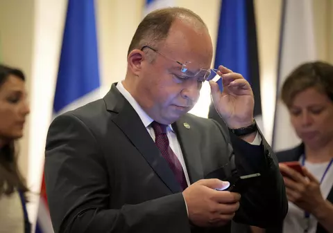 Noi voci furioase în PNL la adresa lui Bogdan Aurescu. „Nu mai are ce căuta în Guvern. A comis un gest mizerabil”. Surse: O parte dintre liberali, enervați de atitudinea arogantă a ministrului la ședințe