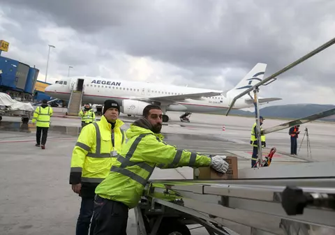 Zborurile cu avionul spre Grecia vor fi paralizate joi de o grevă naţională