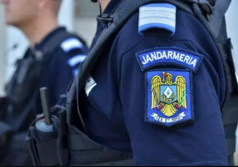 Un jandarm și-a bătut fiul cu bătătorul de șnițele pentru că nu și-a făcut temele. Trimis în judecată de Tribunalul Militar Cluj