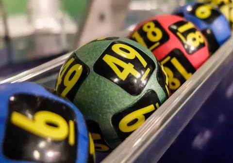 Câştigătorul marelui premiu la Loto 6/49 şi-a ridicat banii. Cum a ales numerele care i-au purtat noroc