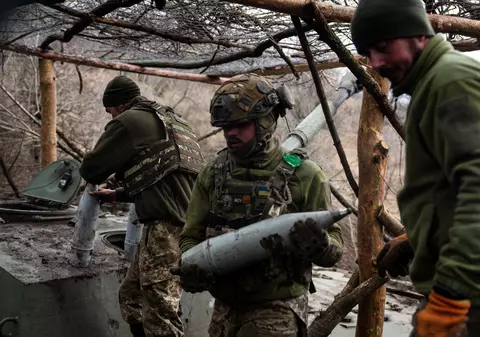 Război în Ucraina, ziua 371 | Rusia avansează la Bahmut. Explozii auzite în Crimeea