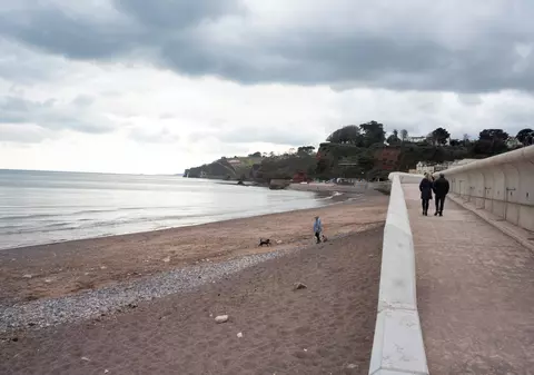 O adolescentă ucraineană din Marea Britanie a murit în condiții misterioase pe o plajă. Poliția consideră decesul „inexplicabil”