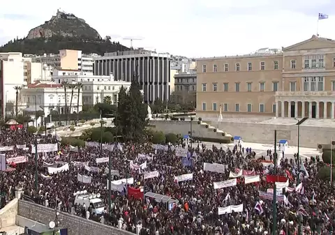 O nouă zi de proteste în fața Guvernului de la Atena, după catastrofa feroviară de acum două săptămâni