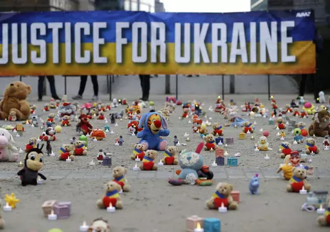 „A trebuit să ascundem copiii, ca într-o operațiune clandestină”. Deportarea copiilor ucraineni, practica pe care Rusia vrea să o continue, în ciuda mandatului de arestare al lui Putin