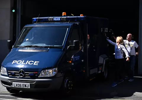 Un român arestat e acuzat că a participat la castrarea unor bărbați, filmările cu intervențiile extreme fiind vândute apoi pe site-ul „eunucmaker”