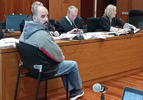 Un deținut român pus să-și păzească colegul de celulă condamnat pe viață ca să nu se sinucidă l-a bătut până l-a băgat în comă