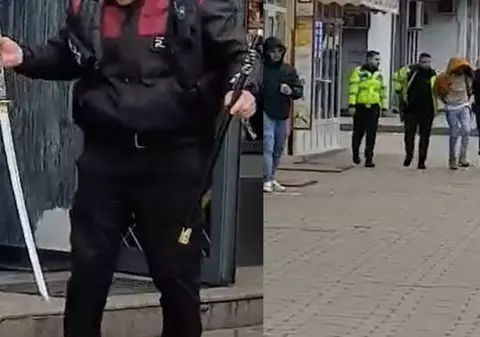 Un tânăr a intrat cu o sabie într-o sală de jocuri de noroc din Neamț. Individul a fost încătușat de polițiști