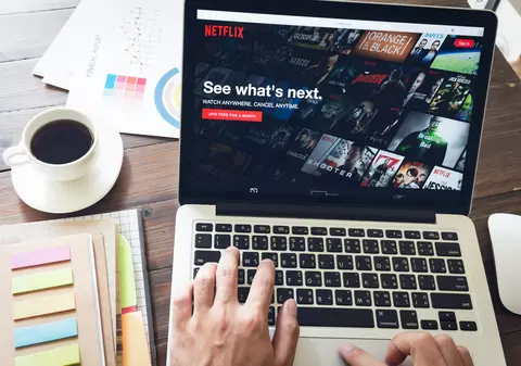 Ce filme și seriale noi poți vedea pe Netflix în aprilie 2023