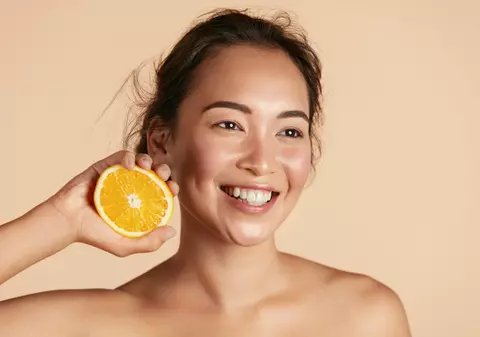 10 motive pentru care vitamina C ar trebui inclusă în rutina ta de îngrijire a pielii