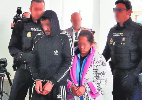 O româncă a născut cu polițiștii lângă ea, în Spania. Medicii au chemat poliția, când au citit în carnetul de sănătate al femeii că fusese operată de apendicită