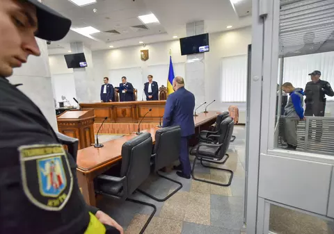 Procesele soldaților ruși acuzați de crime de război continuă în Ucraina chiar și în cazul în care aceștia au murit