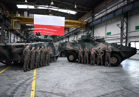 Ucraina va cumpăra din Polonia 100 de transportoare blindate Rosomak, finanțate din banii UE și SUA