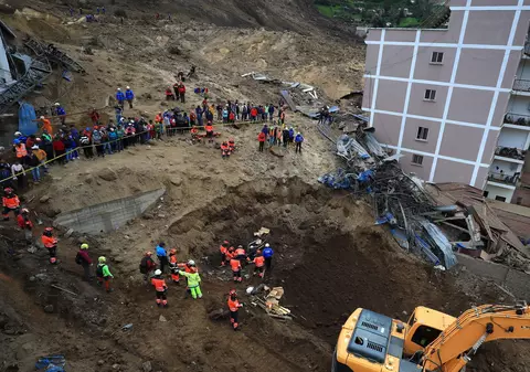 Cel puțin 27 de morți în Ecuador, după ce un munte a luat-o la vale din cauza ploilor abundente și s-a abătut asupra orașului Alausi