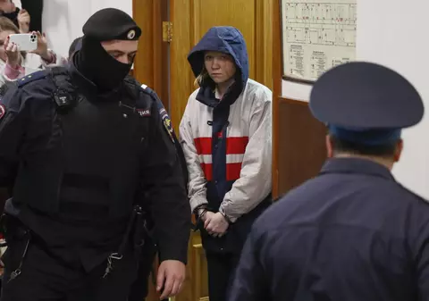 Daria Trepova, pusă oficial sub acuzare pentru terorism, în cazul atacului cu bombă în care a murit bloggerul Vladen Tatarski