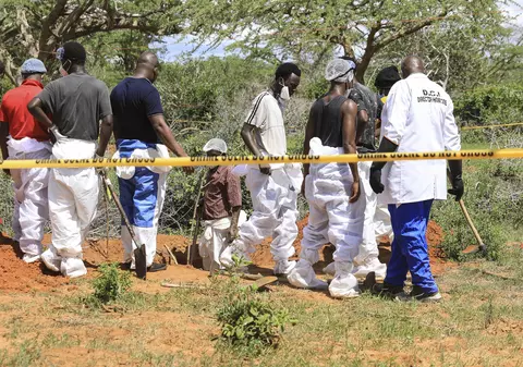 Numărul deceselor legate de o sectă din Kenya care promova „cultul înfometării” a crescut la 58