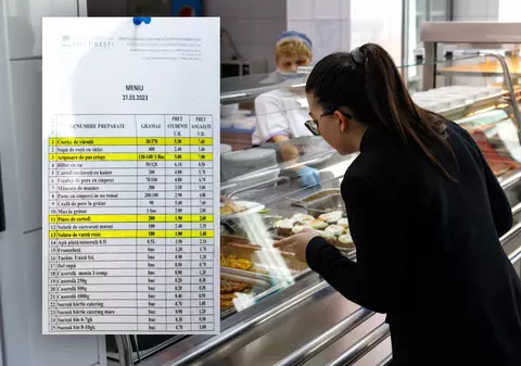 Nu doar seniorii își schimbă meniul din cauza inflației. Cât îi costă pe studenți să mănânce la o cantină universitară