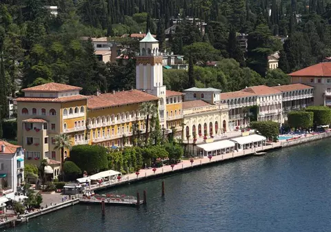 Frații Pavăl, doi dintre cei mai bogați români, cumpără un hotel istoric de pe malul lacului Garda, anunță presa din Italia