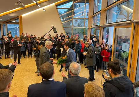 Un refugiat sirian a fost ales primarul unui oraș din Germania, la ani de zile după ce a fugit din calea războiului cu o barcă pneumatică