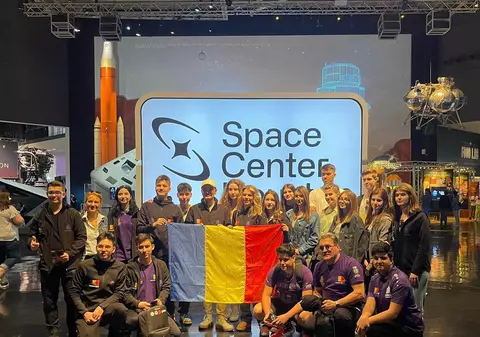 România își apără titlul la campionatul mondial de robotică din SUA. Șocul cultural al elevilor când au aterizat la Houston