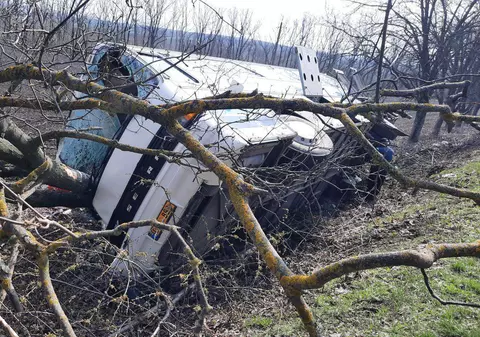 Un autocar care circula pe ruta Chișinău – Kiev s-a răsturnat. Nouă pasageri au fost transportați la spital