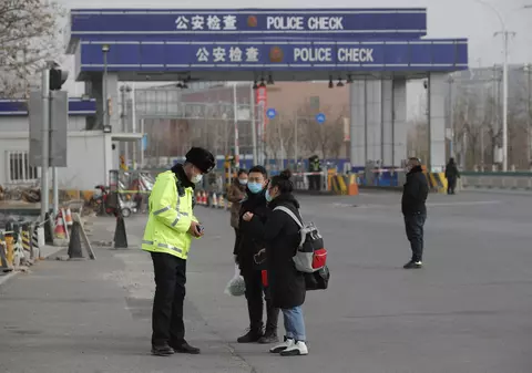 Date cenzurate, studii retrase, laboratoare închise. Cum încearcă China să rescrie istoria pandemiei COVID