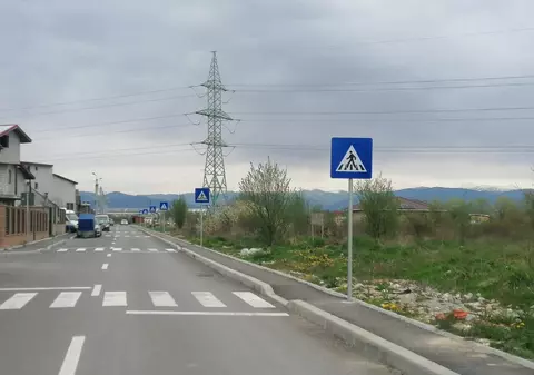 Șase treceri pentru pietoni pe 200 de metri, într-un cartier din Târgu Jiu. Autoritățile locale spun că „așa a fost proiectul”