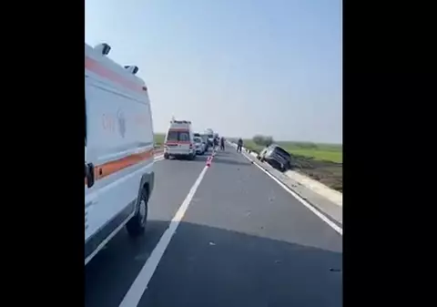 Accident cu șase victime după ce două mașini s-au ciocnit într-o intersecție a două drumuri județene din Prahova