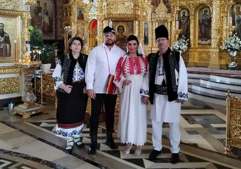 Adriana Bahmuțeanu și George Restivan s-au cununat religios la o mănăstire din Ucraina. Cine sunt nașii cuplului